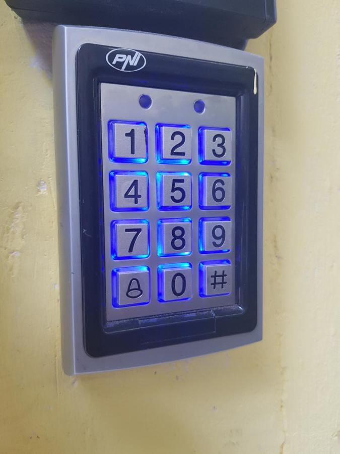 Sleep Inn Hostel 布加勒斯特 外观 照片