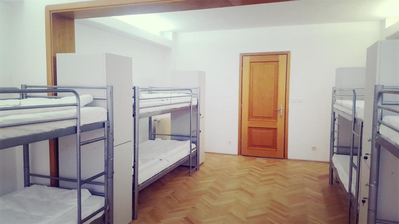 Sleep Inn Hostel 布加勒斯特 外观 照片