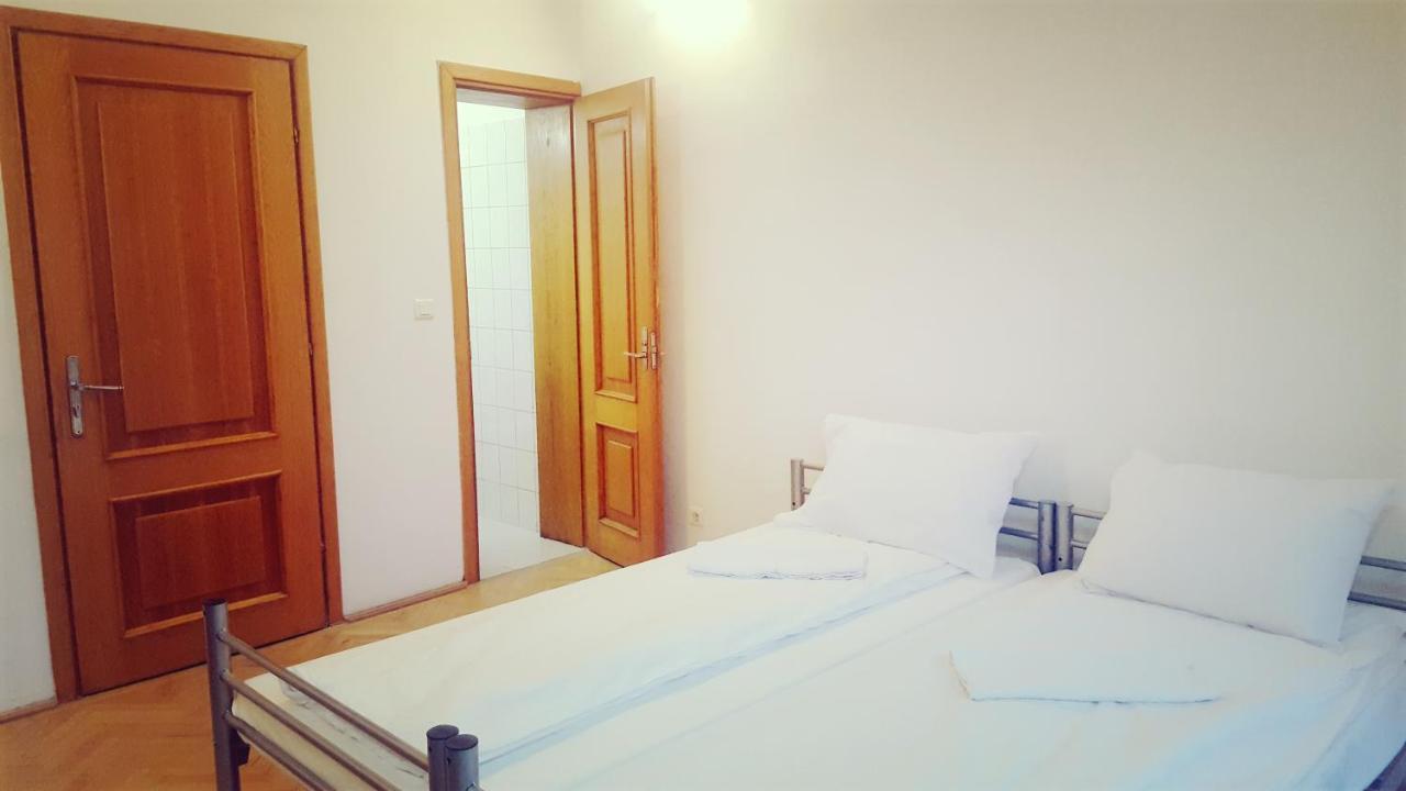 Sleep Inn Hostel 布加勒斯特 外观 照片