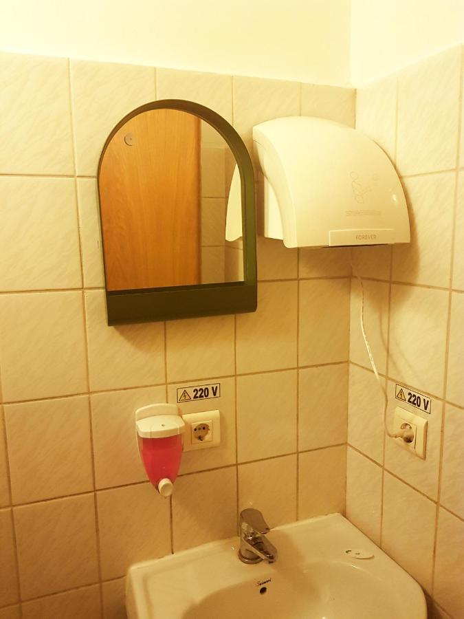 Sleep Inn Hostel 布加勒斯特 外观 照片